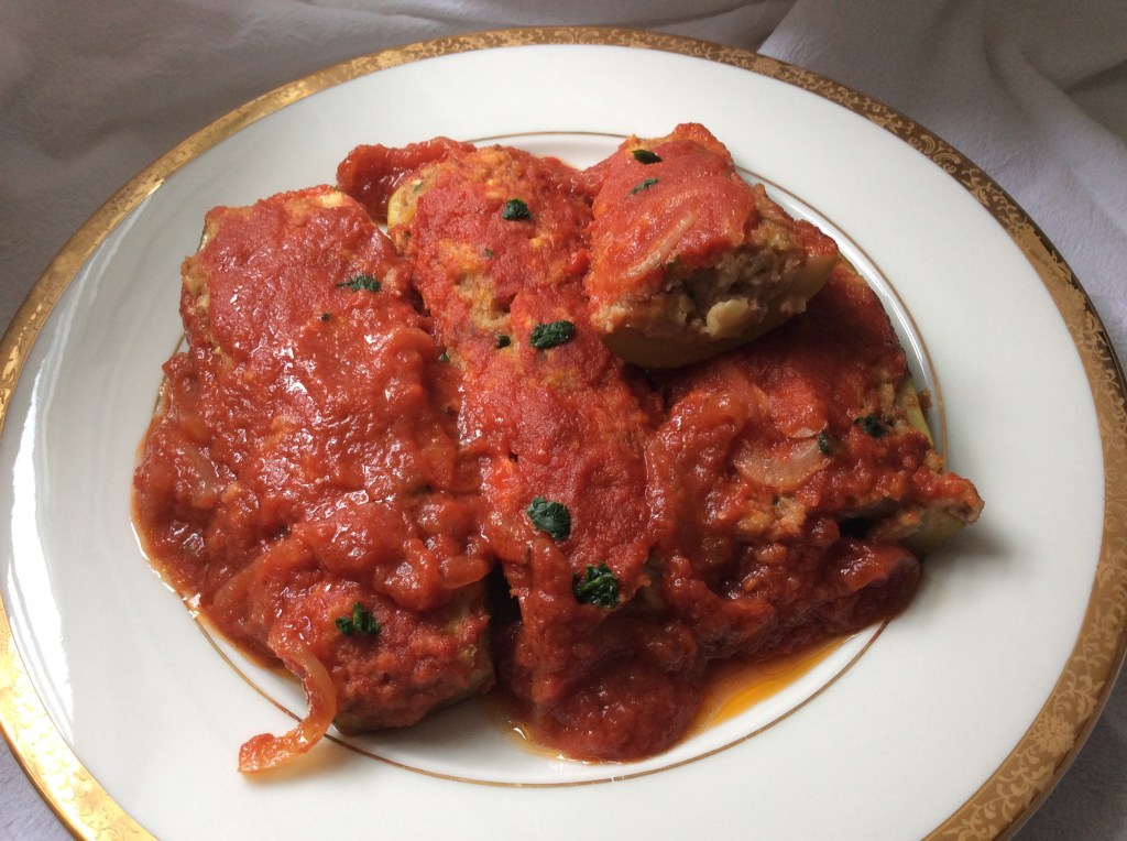 Stuffed zucchini with plant-based&nbsp;meat