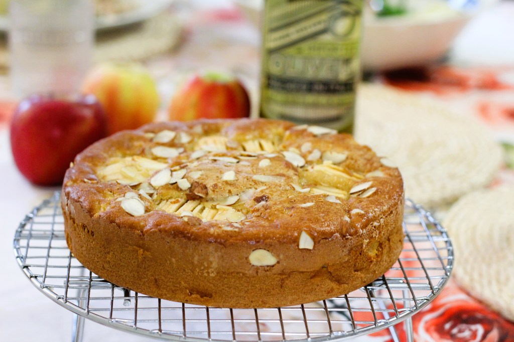 Quick and Simple Apple Cake with Olive&nbsp;Oil