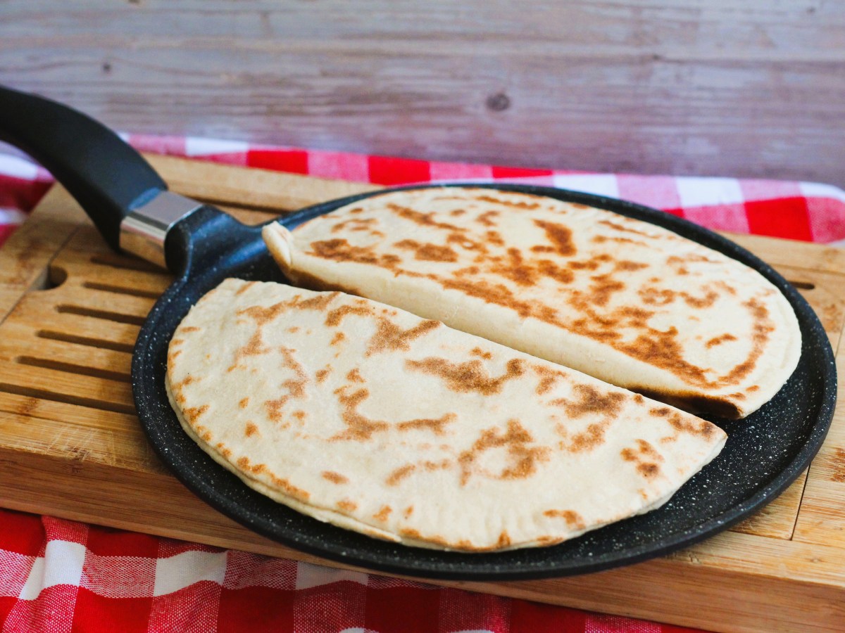 Crescione romagnolo stuffed with&nbsp;greens